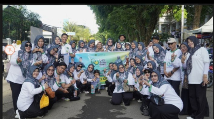 Gerak Jalan Santai HAB ke-80 Kemenag di Watampone