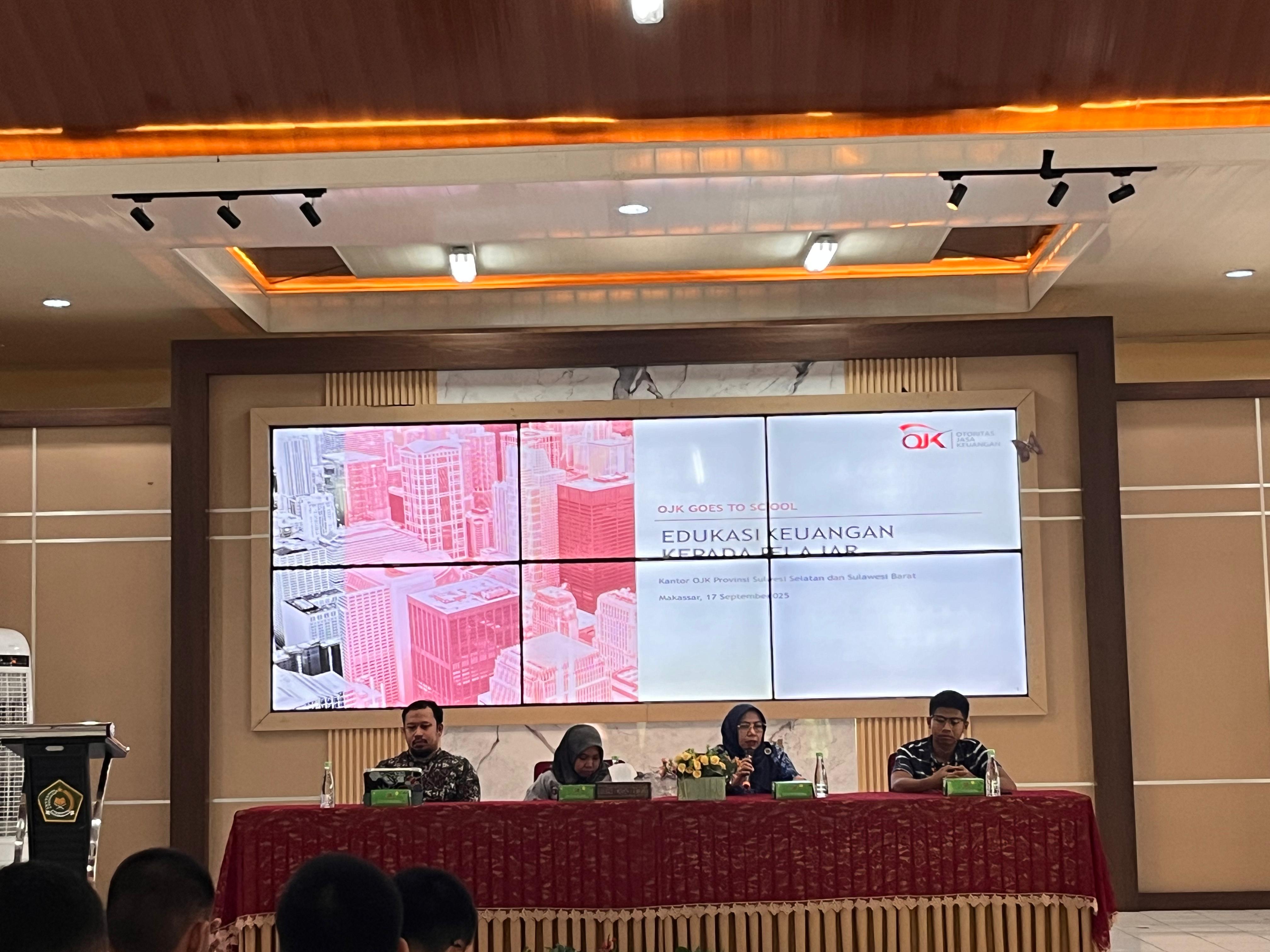OJK Beri Edukasi Keuangan di MAN 2 Kota Makassar