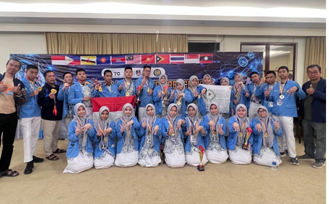 Mendunia! Tim Robotik MAN 2 Kota Makassar Borong Gelar di IRTC Internasional Malaysia