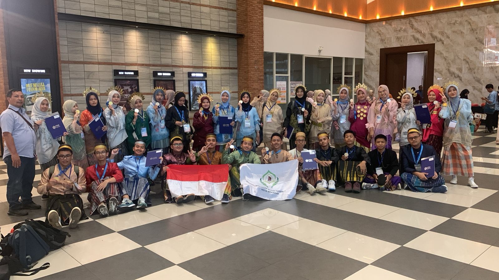 MAN 2 Kota Makassar Borong 8 Medali di Ajang NYII dan WYII Award 2025 Surabaya