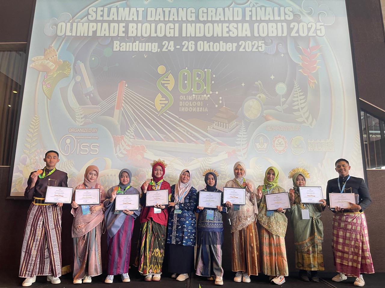 MAN 2 Kota Makassar Mendominasi OBI Bandung 2025: Borong 6 Medali dan 4 Penghargaan Prestisius