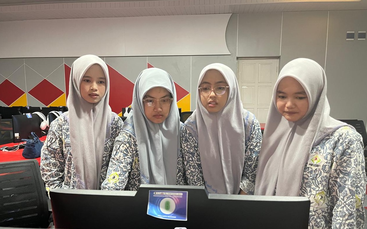 Tim MAN 2 Kota Makassar Sabet Medali Perak di Ajang Internasional I2ASPO &amp; NASPRO 2025