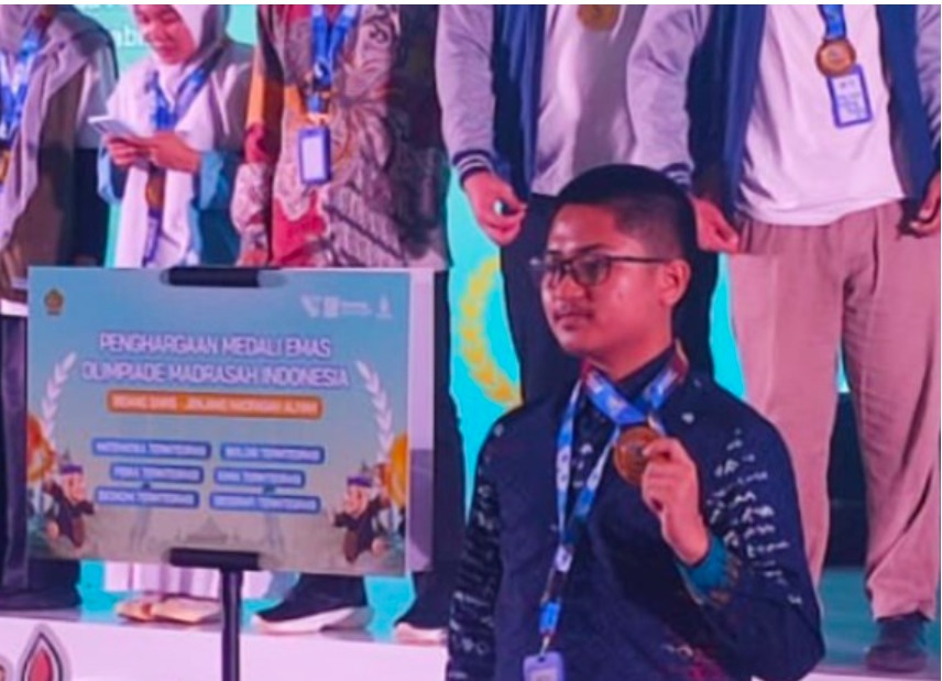 MAN 2 Kota Makassar Ukir Sejarah, Muhammad Fidel Raih Medali Emas Bidang Fisika Terintegrasi di OMI 
