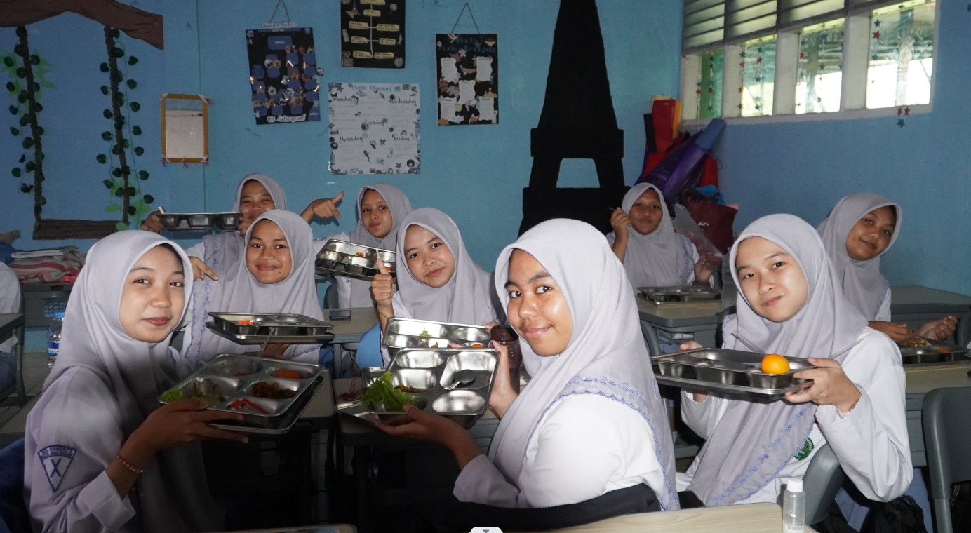 Sambut Program Makan Bergizi Gratis Hari Pertama, MAN 2 Kota Makassar Pastikan Gizi Siswa Terjamin