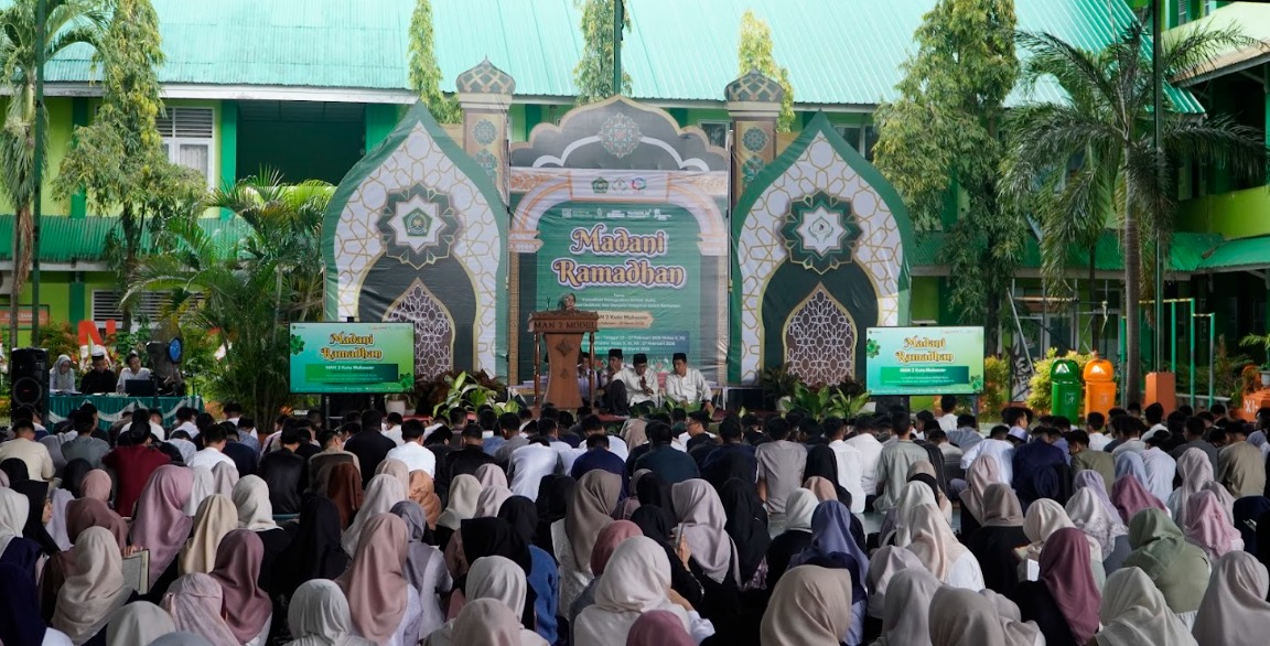 Imam Besar Al-Markaz Al-Islami Beri Tausiyah dalam Kegiatan Pesantren Ramadan MAN 2 Kota Makassar