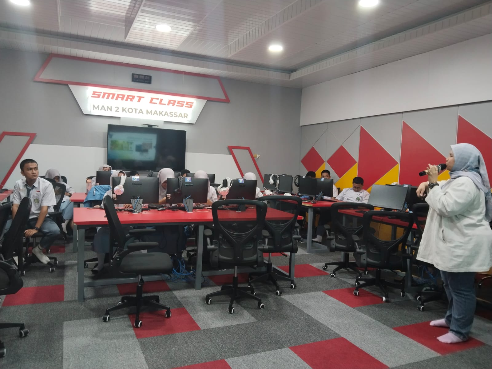 MAN 2 Kota Makassar Perkuat Gerakan Adiwiyata Lewat Prinsip Green Chemistry